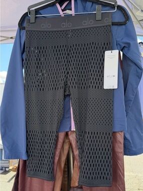 ALO Yoga Black Leggings with Branded Waist Tag